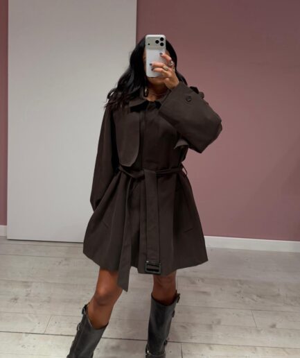 TRENCH CORTO MARRONE V26101