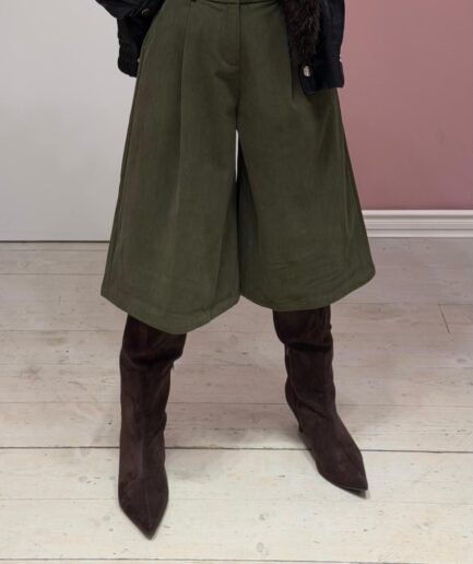 BERMUDA IN VELLUTO VERDE MILITARE 19621